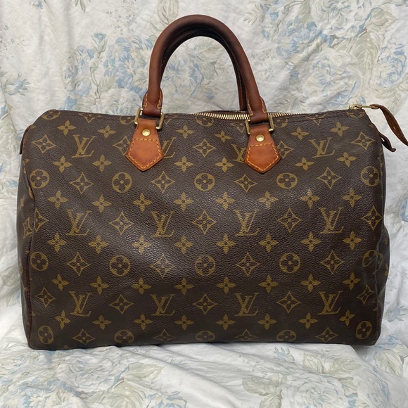 Louis Vuitton Handbags - ⭐️ AUTHENTIC⭐️LOUIS VUITTON Monogram Speedy 35 Hand Bag.